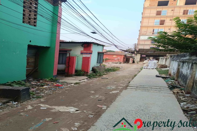 বাড়িসহ তিন শতাংশ জমি